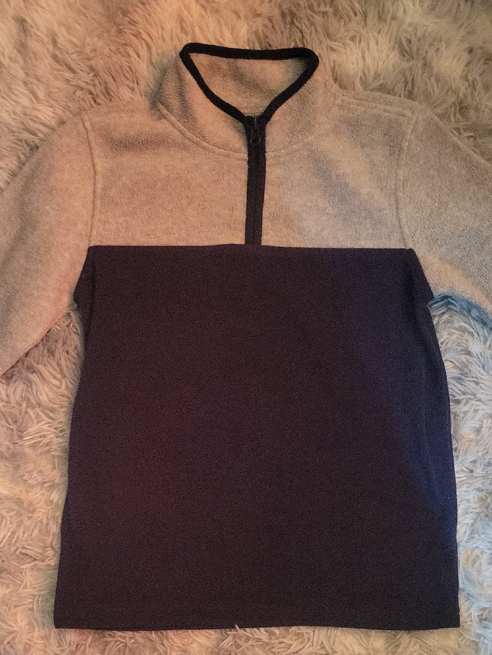 OshKosh B'gosh Light Gray and Navy Label Detail